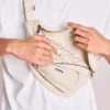 Große Gürteltasche, Beige