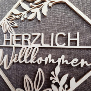 Türkranz aus Holz „Herzlich Willkommen“ eckig