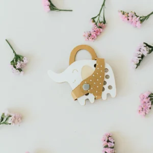 Kleines Schnürspielzeug aus Holz, Elefant