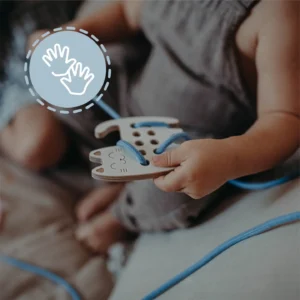 Kleines Schnürspielzeug aus Holz, Katze