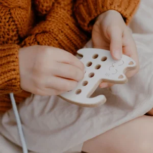 Kleines Schnürspielzeug aus Holz, Katze